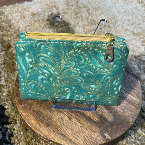 Handmade Avie's Place Green and Gold Zippered Small Essentials Pouch NWT - Picture 3 of 9